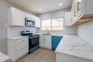 606 SE 10th St, Grand Prairie, TX 75051 - Photo 10