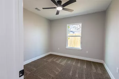 606 SE 10th Street, Grand Prairie, TX 75051 - Photo 16