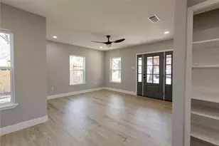 606 SE 10th St, Grand Prairie, TX 75051 - Photo 2