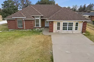 3917 Country Meadows Cir, Granbury, TX 76049 - Photo 32