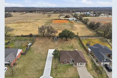 3917 Country Meadows Circle, Granbury, TX 76049 - Photo 2