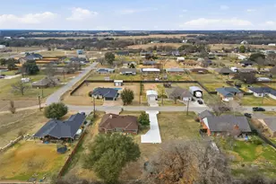 3917 Country Meadows Cir, Granbury, TX 76049 - Photo 30