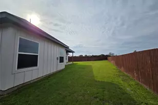 204 Cliff Ct, Godley, TX 76044 - Photo 26