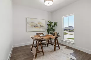 204 Cliff Ct, Godley, TX 76044 - Photo 4