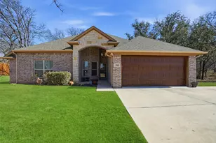 306 Donna Cir, Granbury, TX 76049 - Photo 2