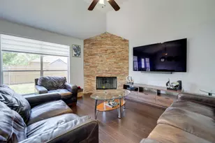 617 Creek Point Dr, Saginaw, TX 76179 - Photo 18