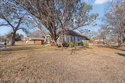 700 Euclid Street, Cleburne, TX 76033 - Photo 2