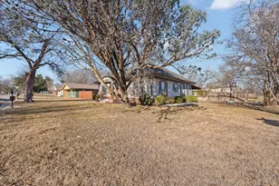 700 Euclid St, Cleburne, TX 76033 - Photo 2