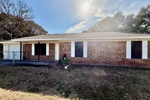 1817 Hidden Valley Rd, Granbury, TX 76049 - Photo 1