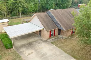 302 Cripple Creek, Powderly, TX 75473 - Photo 4