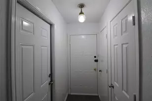 908 Rolling Meadows Dr, Arlington, TX 76015 - Photo 2