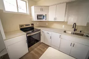 904 Dee Ln, Bedford, TX 76022 - Photo 10