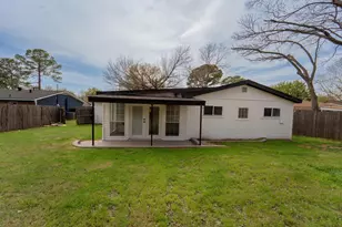 904 Dee Ln, Bedford, TX 76022 - Photo 32