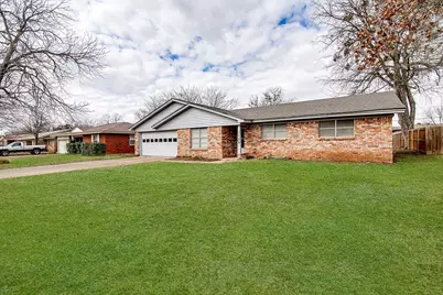 1108 Davis Street, Cleburne, TX 76033 - Photo 2