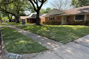 10546 Mapleridge Dr, Dallas, TX 75238 - Photo 2