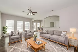 6728 Ohana Pl, Dallas, TX 75237 - Photo 4