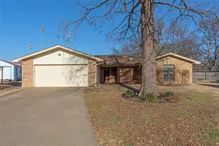 2827 Cross Timbers Dr, Irving, TX 75060 - Photo 30