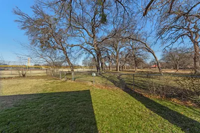 2827 Cross Timbers Drive, Irving, TX 75060 - Photo 32