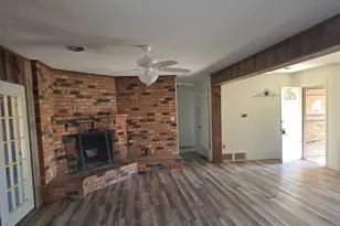 2404 Beverly Dr, Greenville, TX 75402 - Photo 2