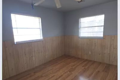 2404 Beverly Drive, Greenville, TX 75402 - Photo 8