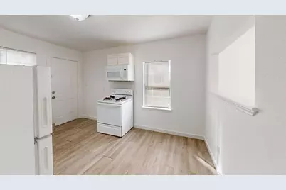 2223 Jb Jackson Jr Boulevard #J, Dallas, TX 75210 - Photo 2