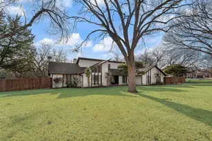 126 Forest Brook St, Oak Leaf, TX 75154 - Photo 2