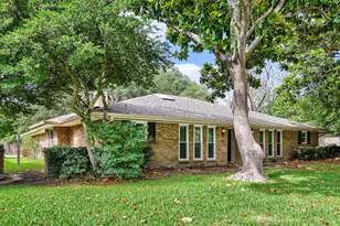 3201 Winchester Dr, Plano, TX 75075 - Photo 2
