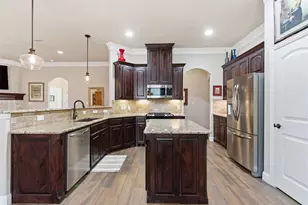 2038 Clive Dr, Granbury, TX 76048 - Photo 8