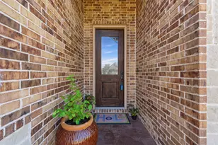 2038 Clive Dr, Granbury, TX 76048 - Photo 2