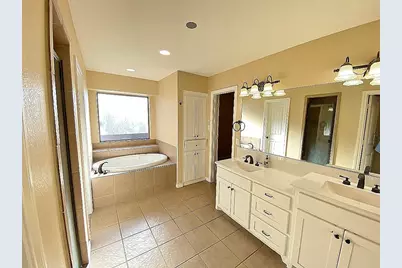 132 Hedgerow Lane, Lewisville, TX 75057 - Photo 10