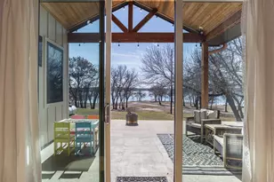 104 Park Ln, Gainesville, TX 76240 - Photo 2