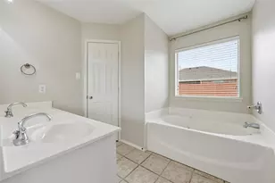 528 Bretts Way, Burleson, TX 76028 - Photo 18