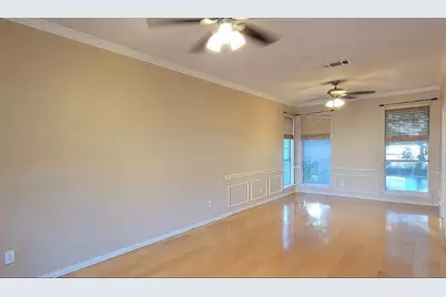 9807 Sunrise Court, Irving, TX 75063 - Photo 4