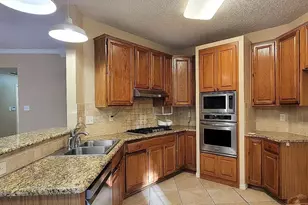 9807 Sunrise Ct, Irving, TX 75063 - Photo 10