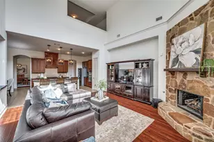 512 Castlewood Dr, McKinney, TX 75071 - Photo 2