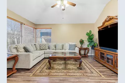 6410 St Alban Court, Arlington, TX 76001 - Photo 18