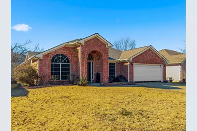 6410 St Alban Court, Arlington, TX 76001 - Photo 2