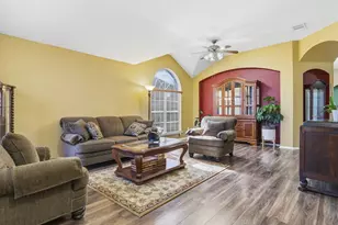 6410 St Alban Ct, Arlington, TX 76001 - Photo 4