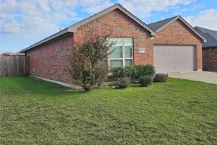8401 Cherry Bark Ln, Fort Worth, TX 76140 - Photo 2