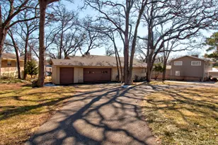 207 Kiowa Dr W, Lake Kiowa, TX 76240 - Photo 1
