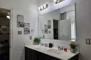 1813 Overlook Dr, Lancaster, TX 75146 - Photo 12