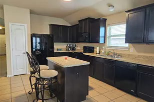 1813 Overlook Dr, Lancaster, TX 75146 - Photo 8