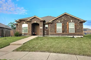 1813 Overlook Dr, Lancaster, TX 75146 - Photo 2