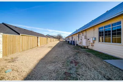 1200 Crawford Avenue #E, Granbury, TX 76048 - Photo 30