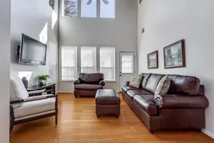 252 Turnberry Ln, Lewisville, TX 75067 - Photo 2