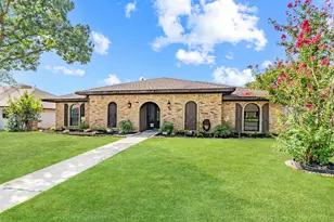 1946 Chesham Dr, Carrollton, TX 75007 - Photo 2