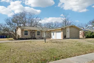 596 Surf St, Lewisville, TX 75067 - Photo 2