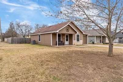812 Barber Avenue, Cleburne, TX 76031 - Photo 4
