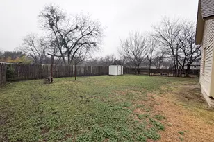 310 E Parks Ave, Waxahachie, TX 75165 - Photo 14