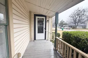 310 E Parks Ave, Waxahachie, TX 75165 - Photo 2